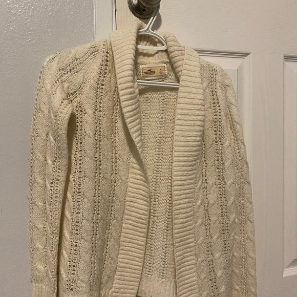 Hollister Sweater - Picture 2 of 4